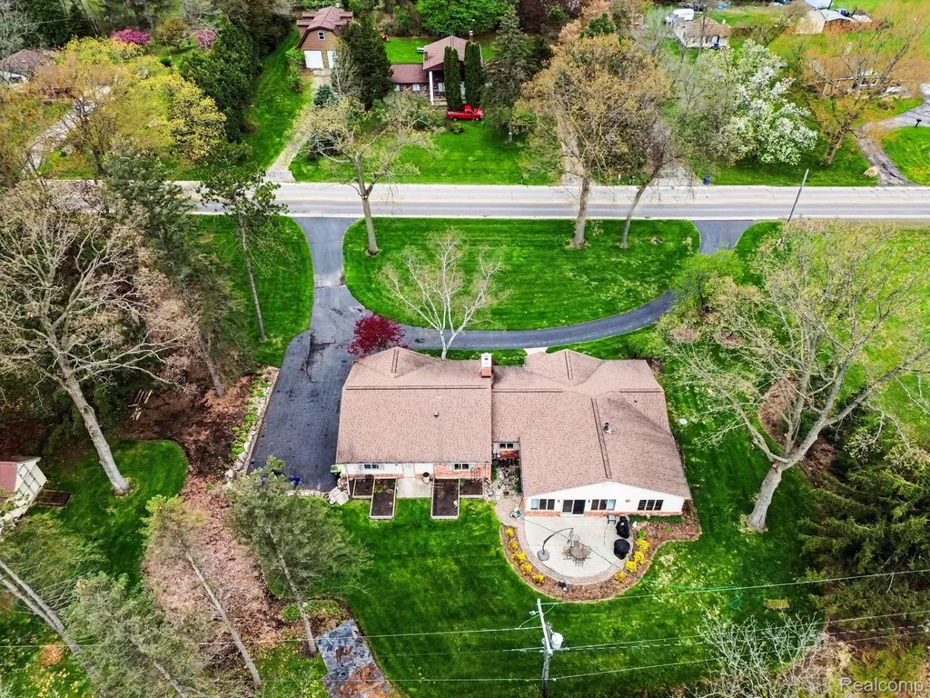2080 Teggerdine Road White Lake Charter Township MI 48386