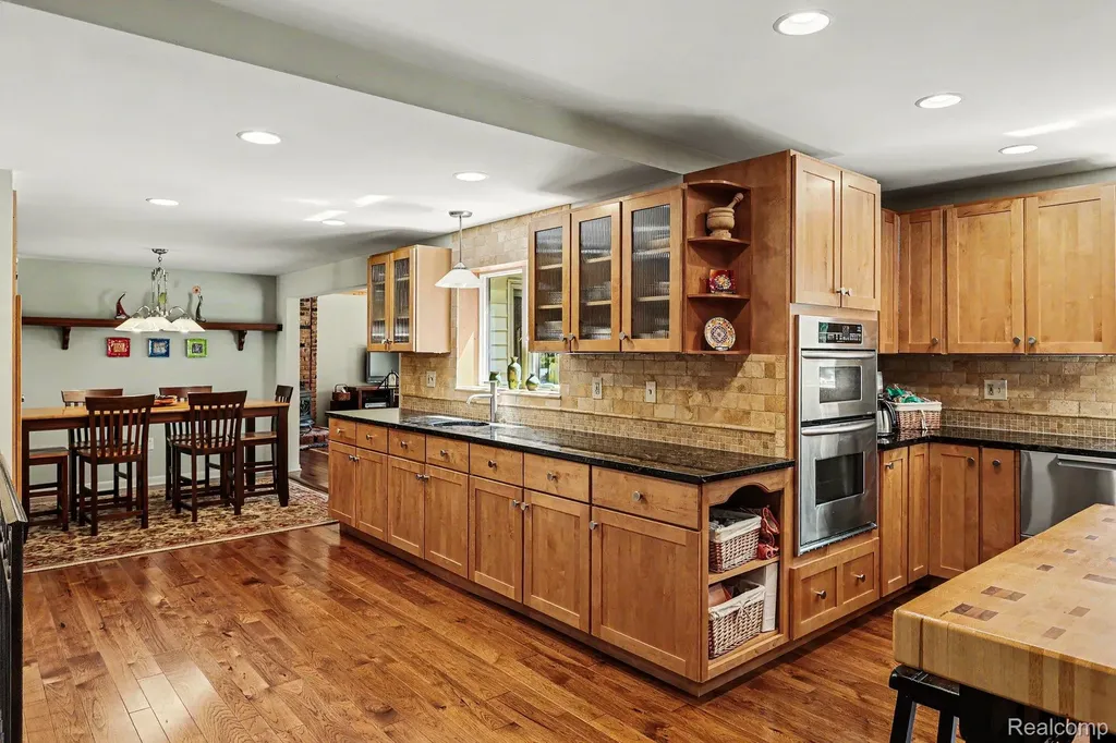 2080 Teggerdine Road White Lake Charter Township MI 48386