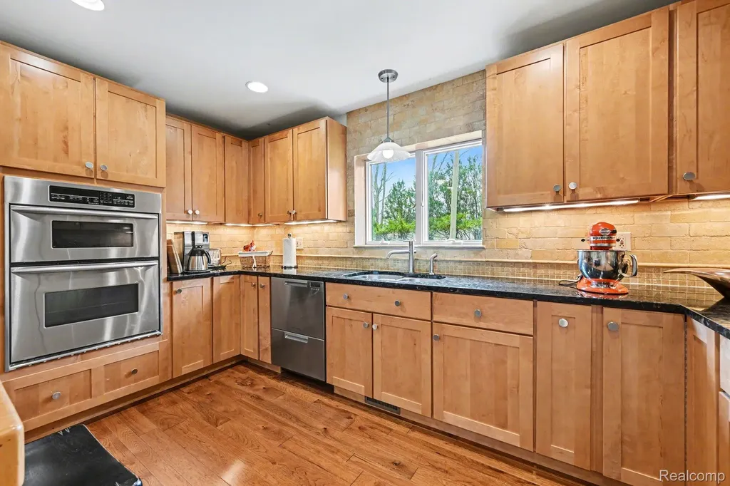 2080 Teggerdine Road White Lake Charter Township MI 48386