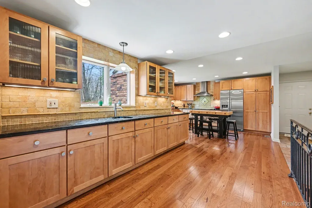 2080 Teggerdine Road White Lake Charter Township MI 48386