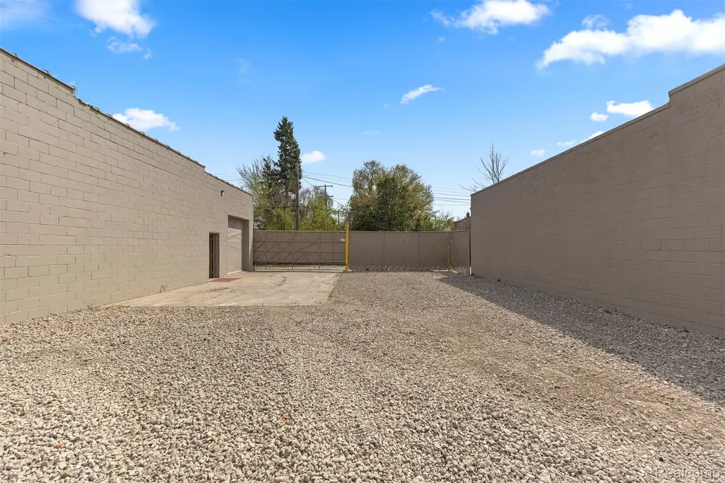 20825 Joy Road Detroit City MI 48228