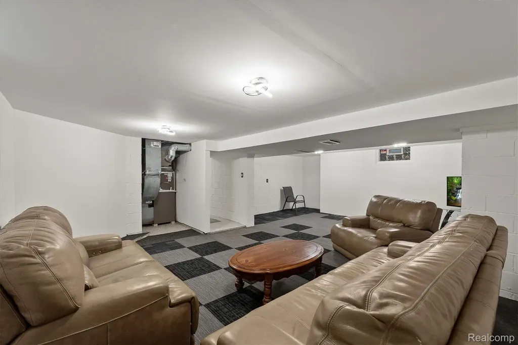15500 Millar Road Clinton Charter Township MI 48036