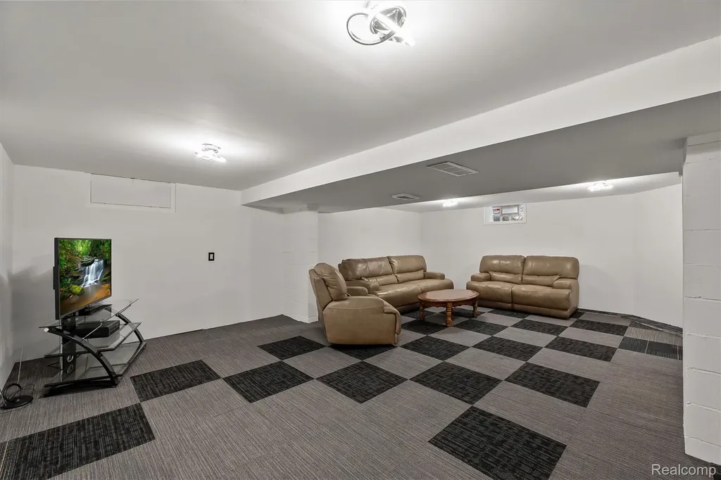 15500 Millar Road Clinton Charter Township MI 48036