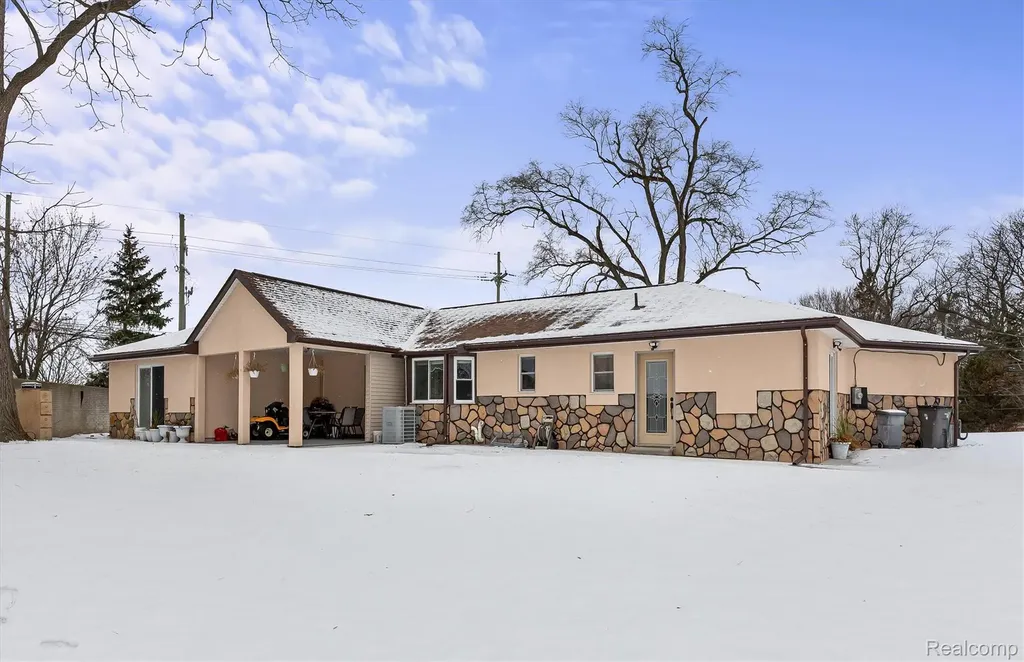 15500 Millar Road Clinton Charter Township MI 48036