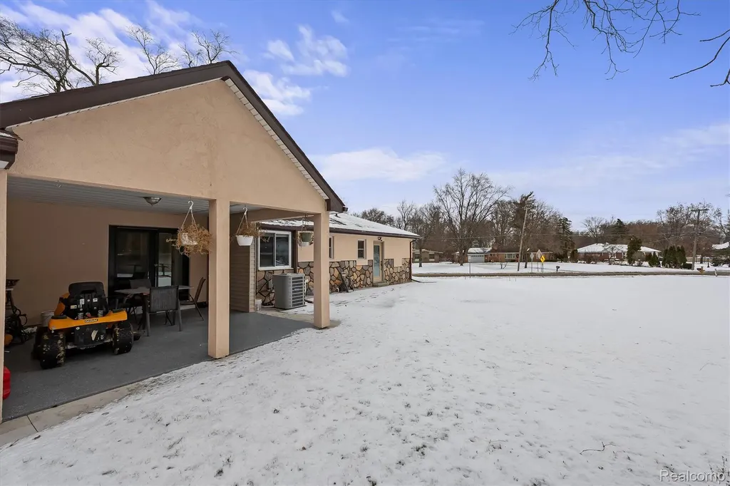 15500 Millar Road Clinton Charter Township MI 48036