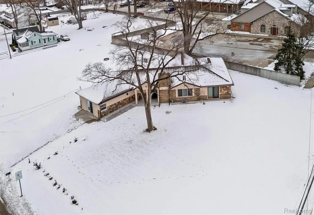 15500 Millar Road Clinton Charter Township MI 48036