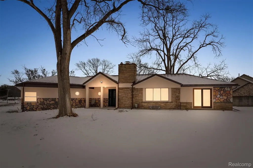 15500 Millar Road Clinton Charter Township MI 48036