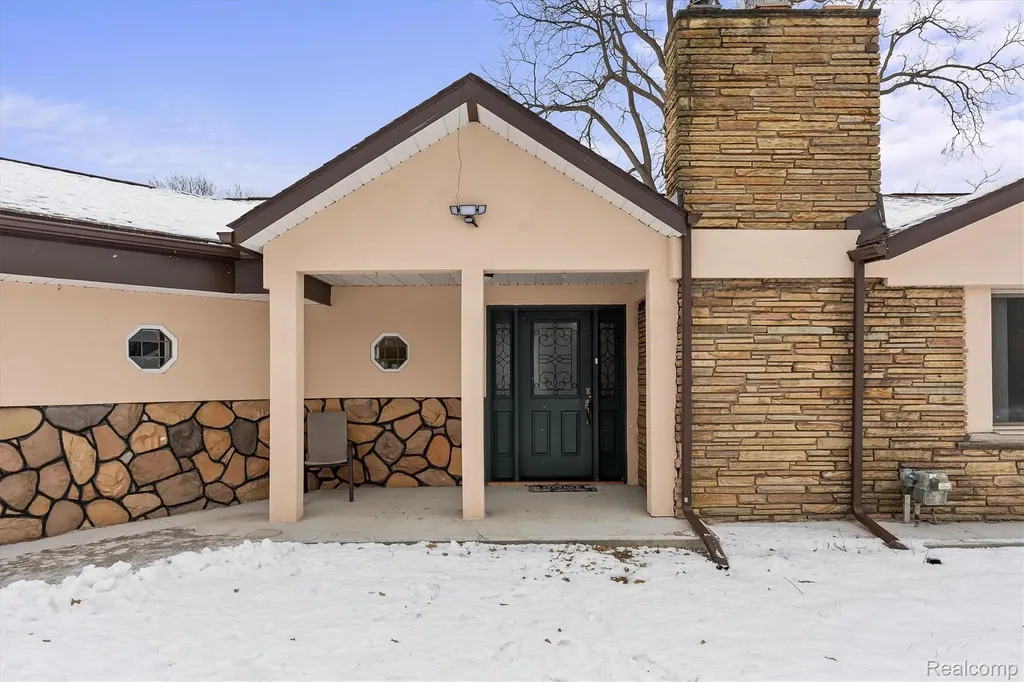 15500 Millar Road Clinton Charter Township MI 48036