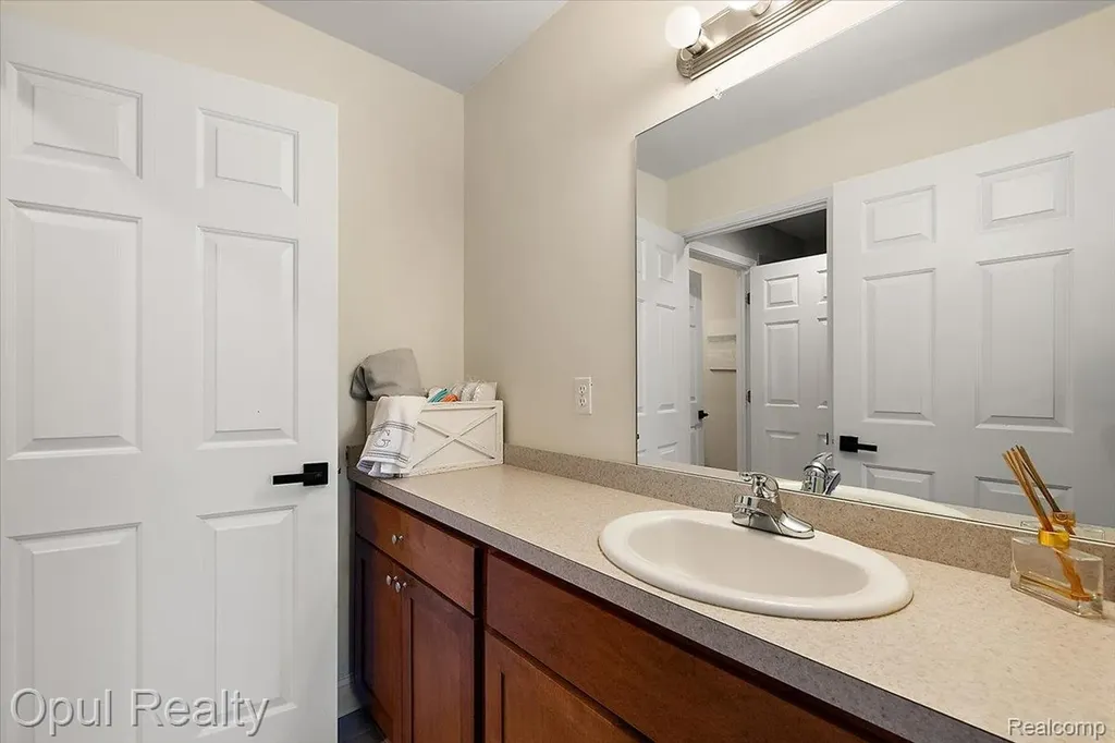 5164 Birch Lane Springfield Charter Township MI 48350