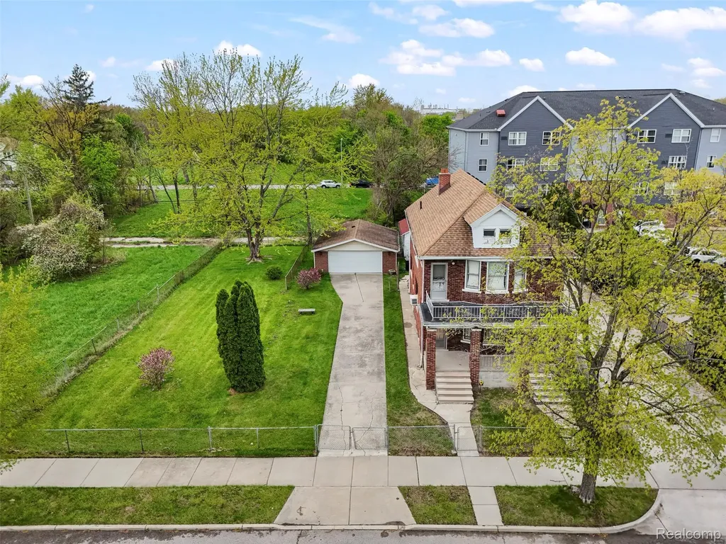 1423 Lakewood Street Detroit City MI 48215