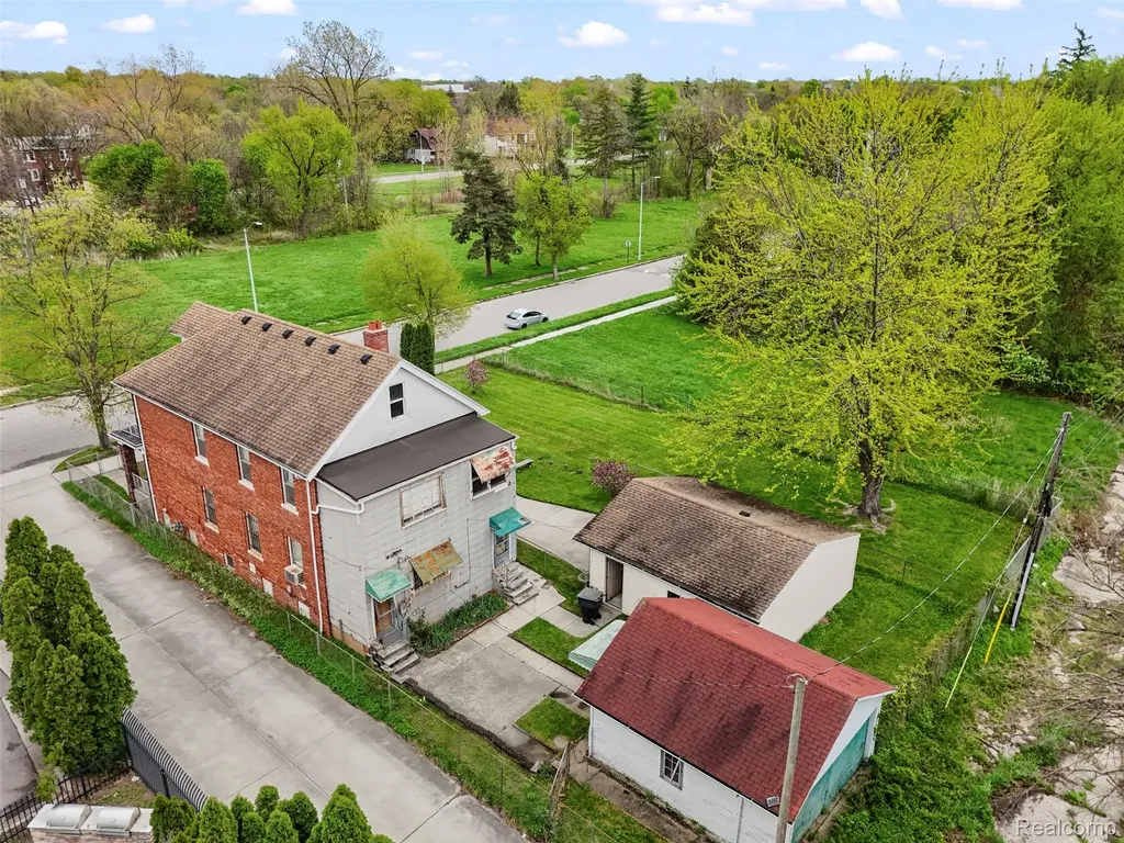 1423 Lakewood Street Detroit City MI 48215