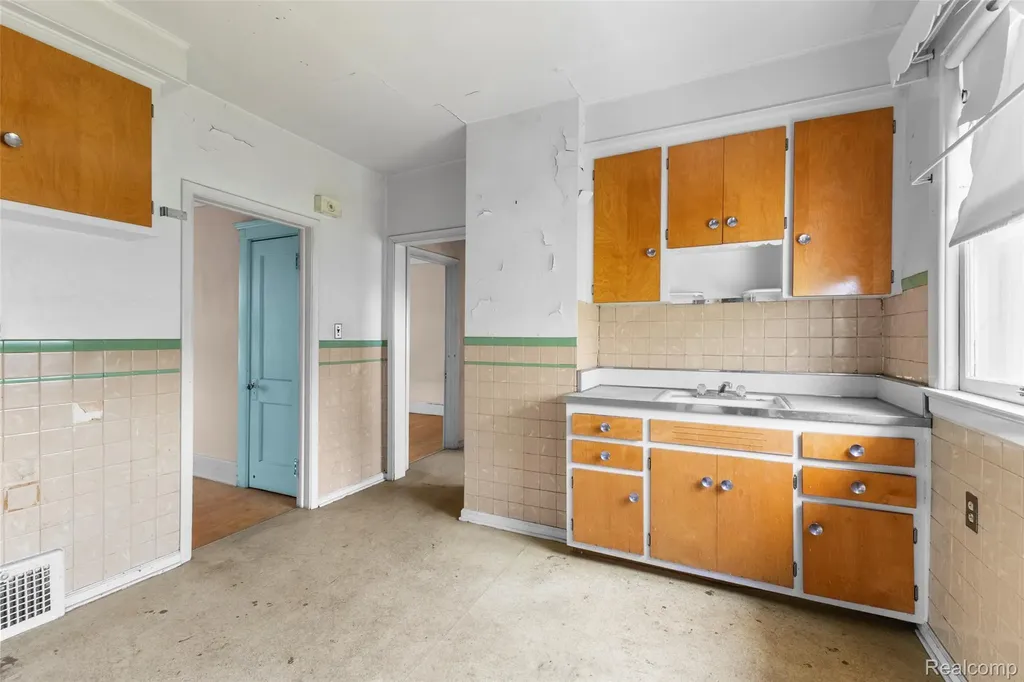 1423 Lakewood Street Detroit City MI 48215