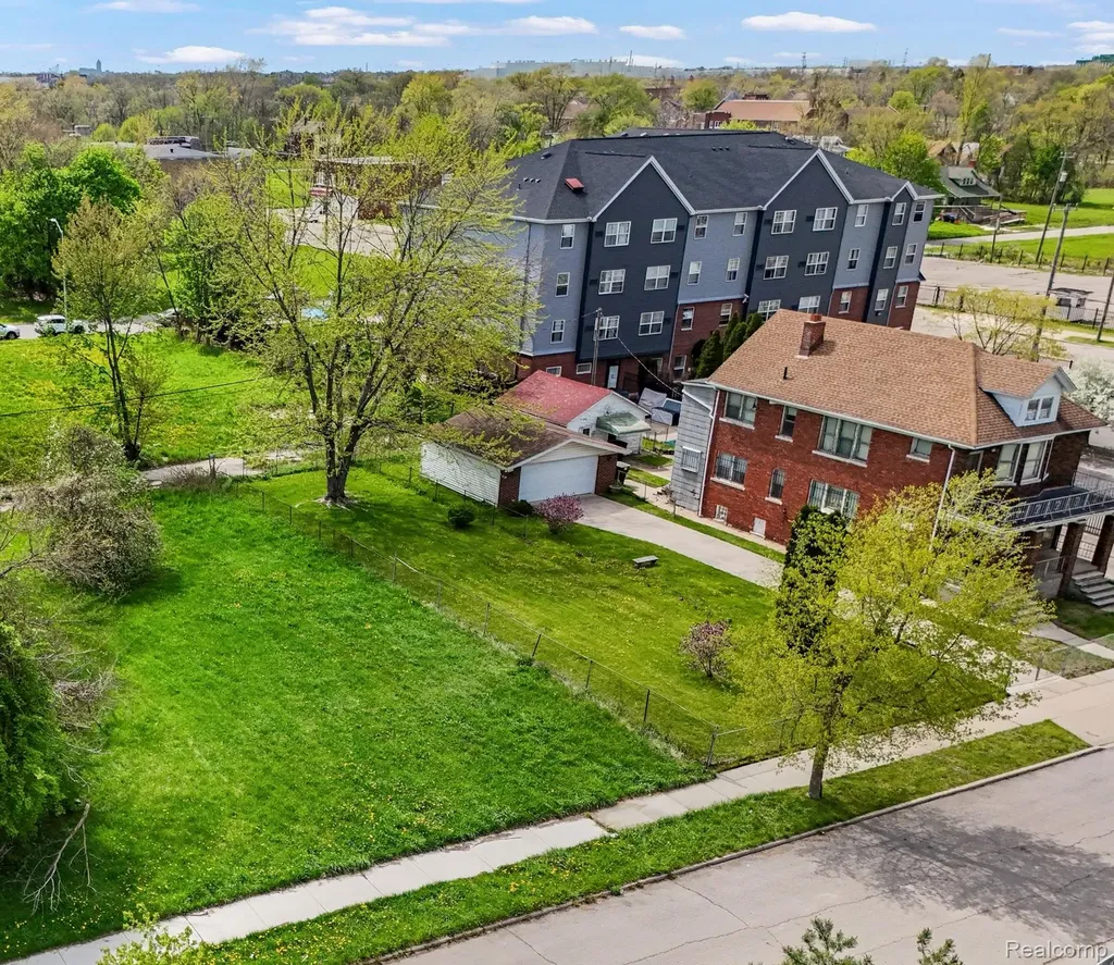 1423 Lakewood Street Detroit City MI 48215