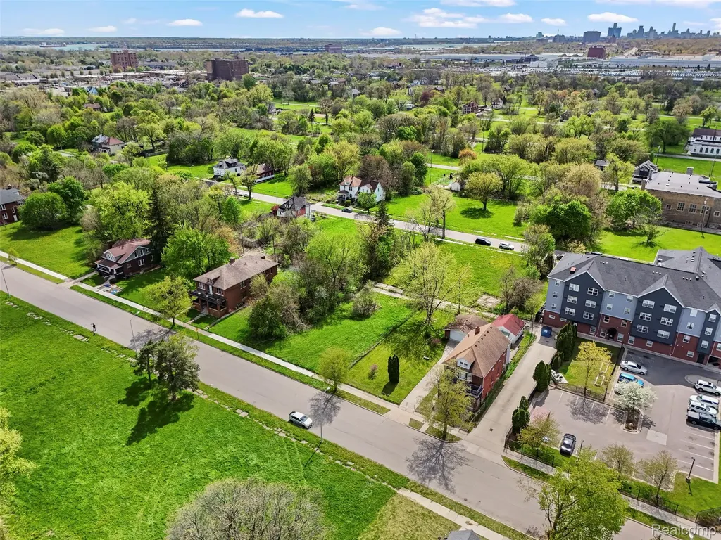 1423 Lakewood Street Detroit City MI 48215