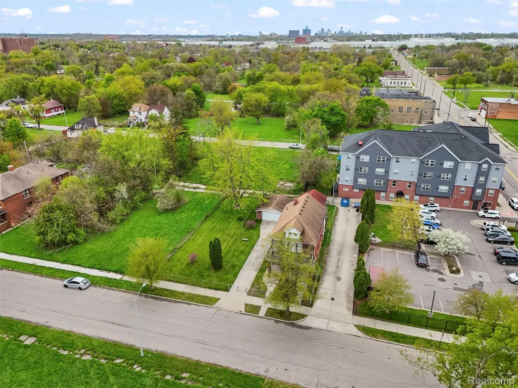 1423 Lakewood Street Detroit City MI 48215