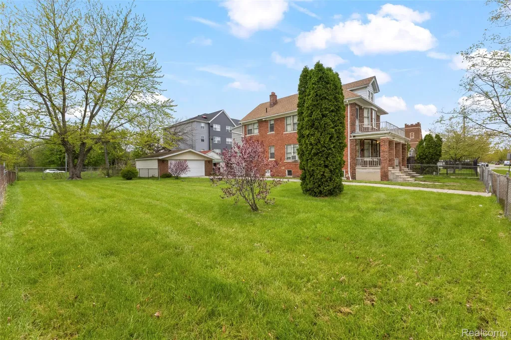 1423 Lakewood Street Detroit City MI 48215