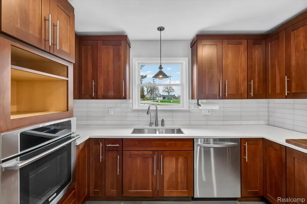 2264 Crane Road Fenton Charter Township MI 48430