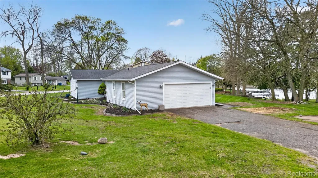 2264 Crane Road Fenton Charter Township MI 48430