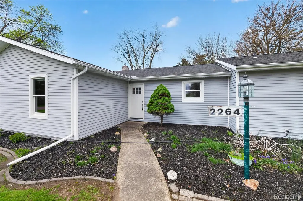 2264 Crane Road Fenton Charter Township MI 48430