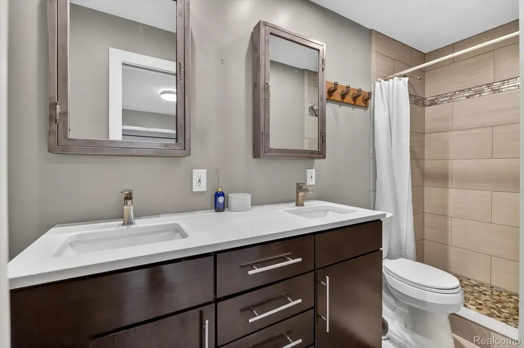 2264 Crane Road Fenton Charter Township MI 48430