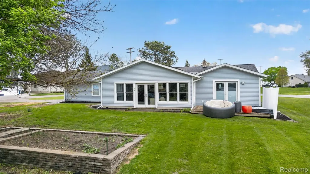 2264 Crane Road Fenton Charter Township MI 48430