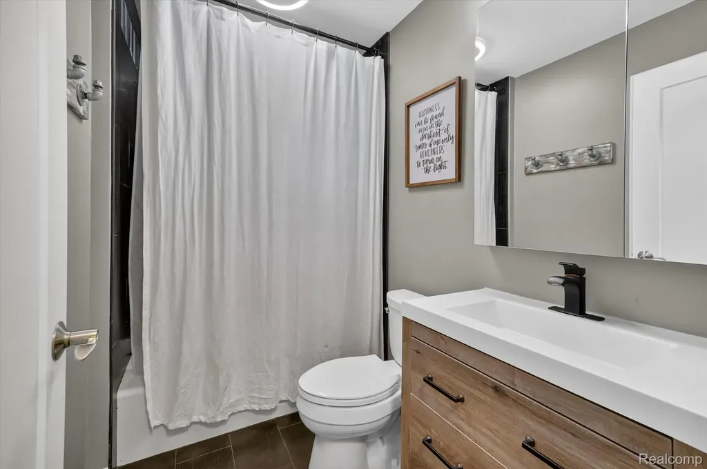 2264 Crane Road Fenton Charter Township MI 48430