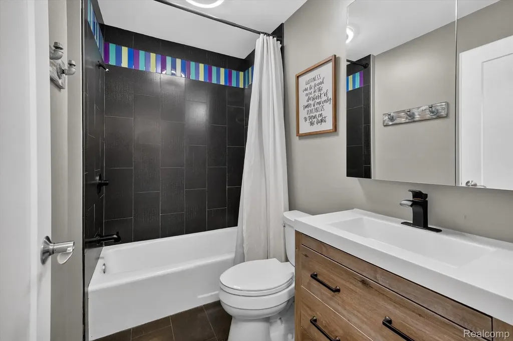 2264 Crane Road Fenton Charter Township MI 48430