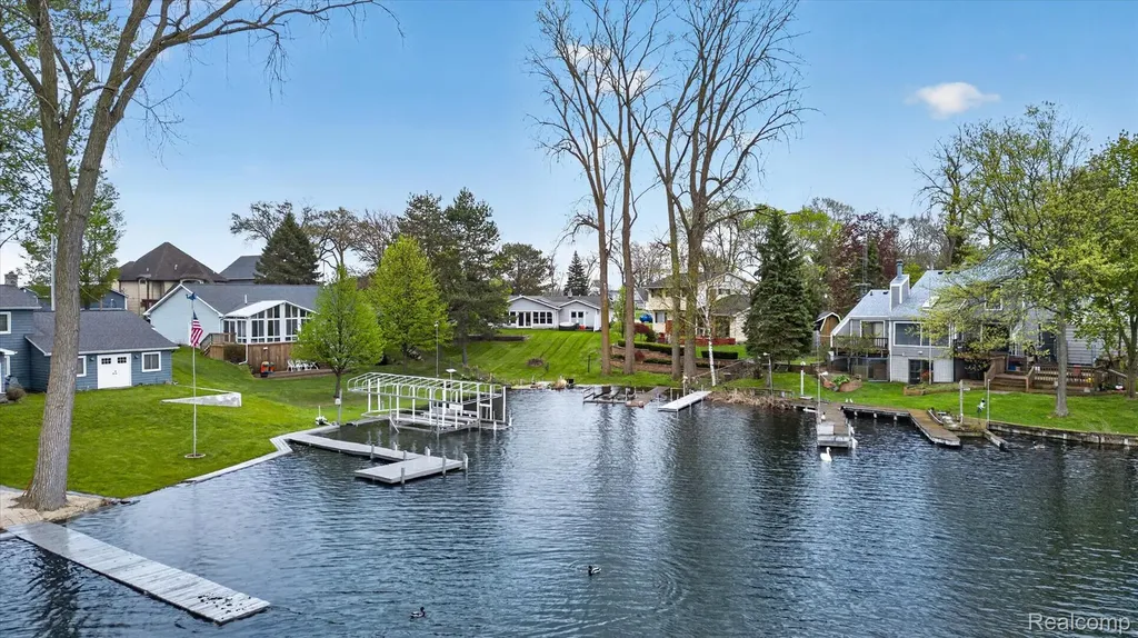 2264 Crane Road Fenton Charter Township MI 48430