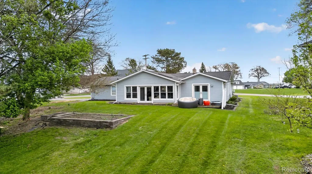 2264 Crane Road Fenton Charter Township MI 48430