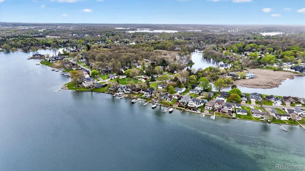 2264 Crane Road Fenton Charter Township MI 48430