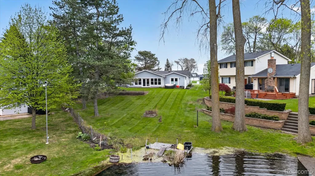2264 Crane Road Fenton Charter Township MI 48430