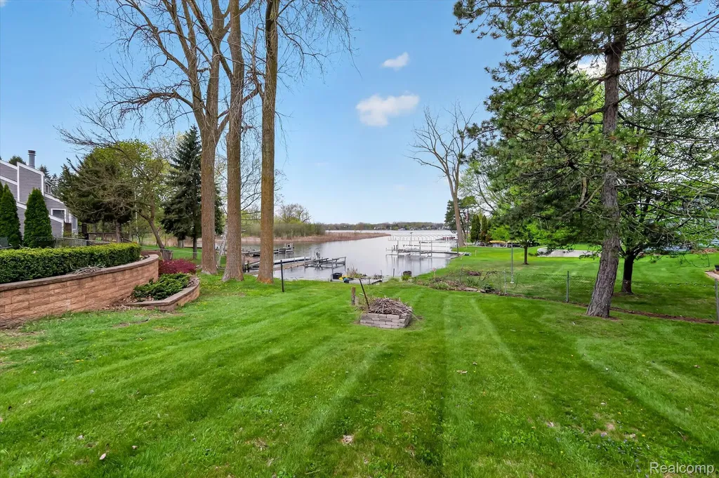 2264 Crane Road Fenton Charter Township MI 48430
