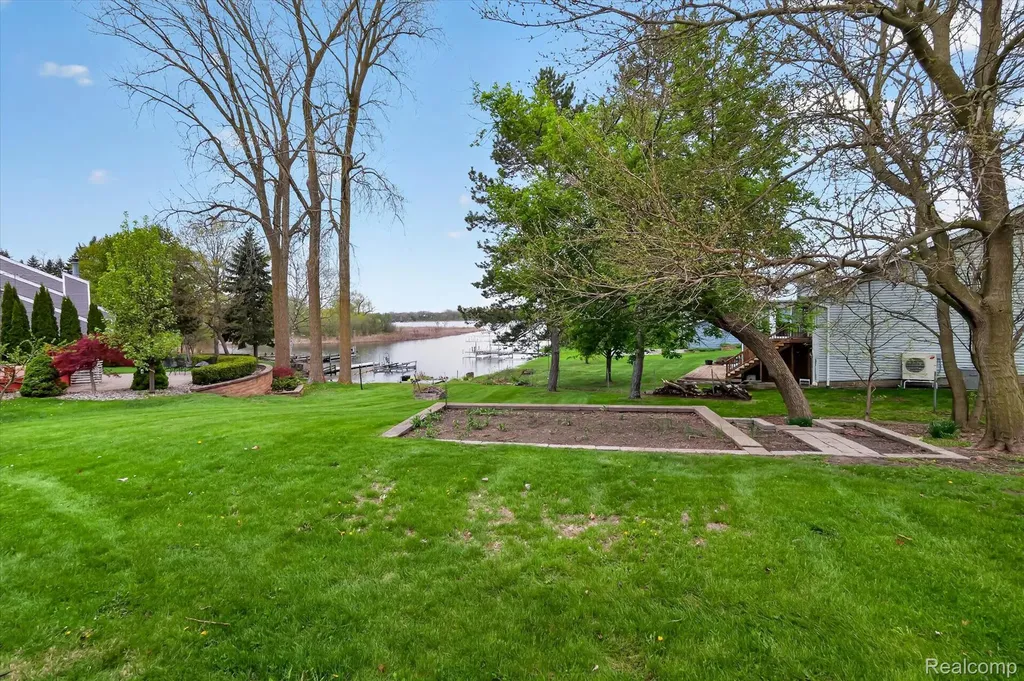 2264 Crane Road Fenton Charter Township MI 48430