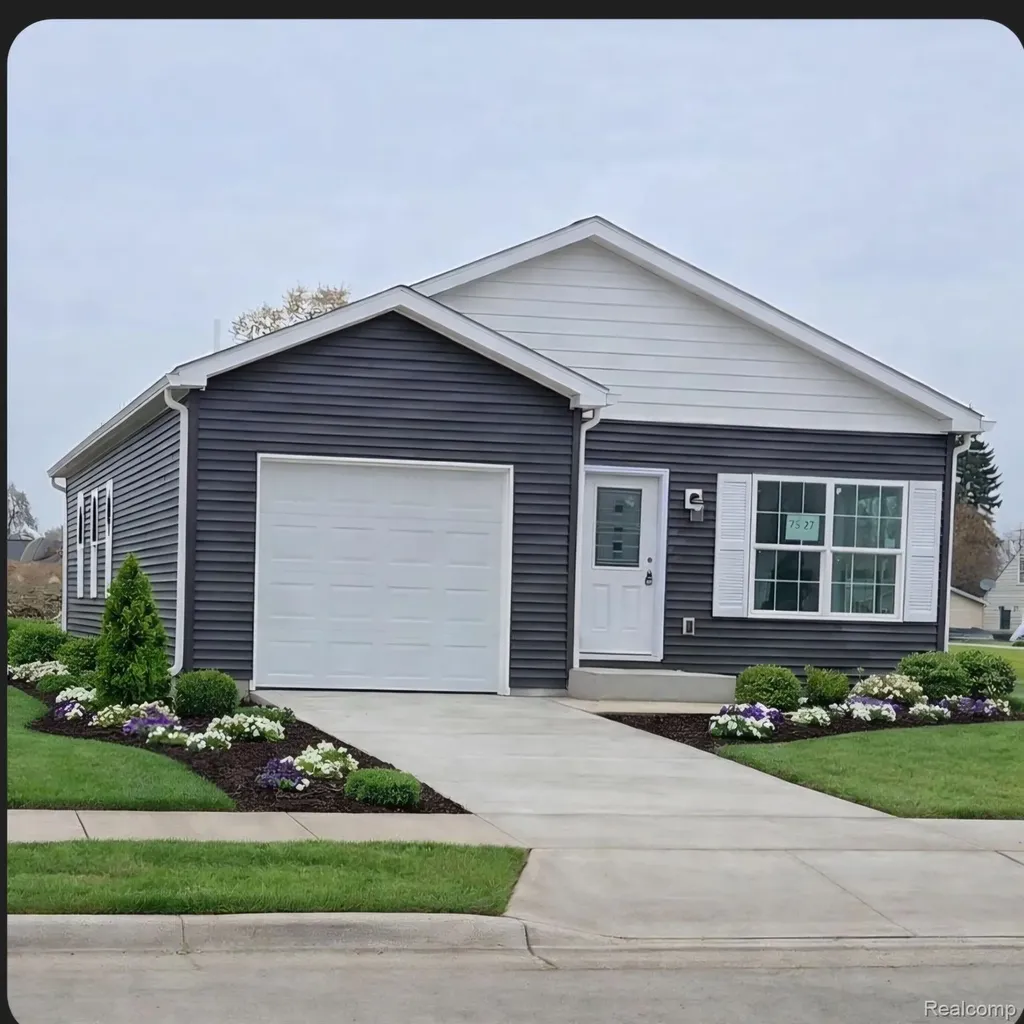 7543 Packard Avenue Warren City MI 48091