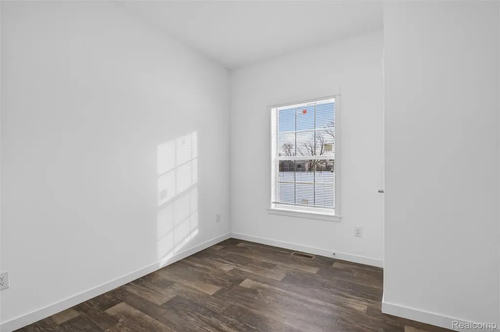 7543 Packard Avenue Warren City MI 48091