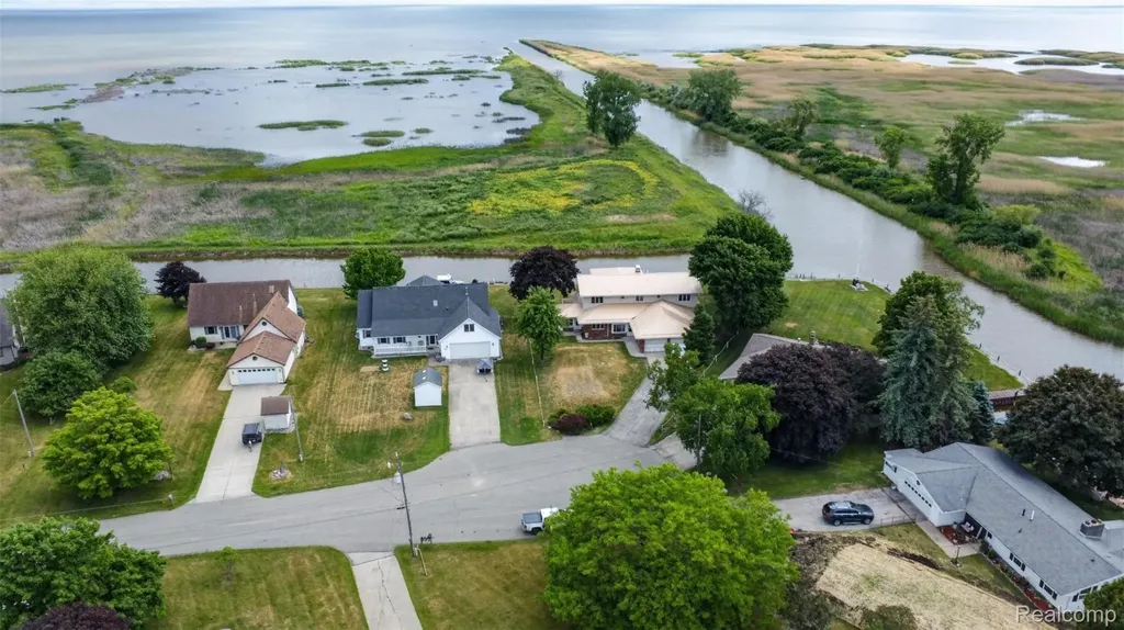 2216 E Bay Ridge Drive Au Gres Township MI 48703
