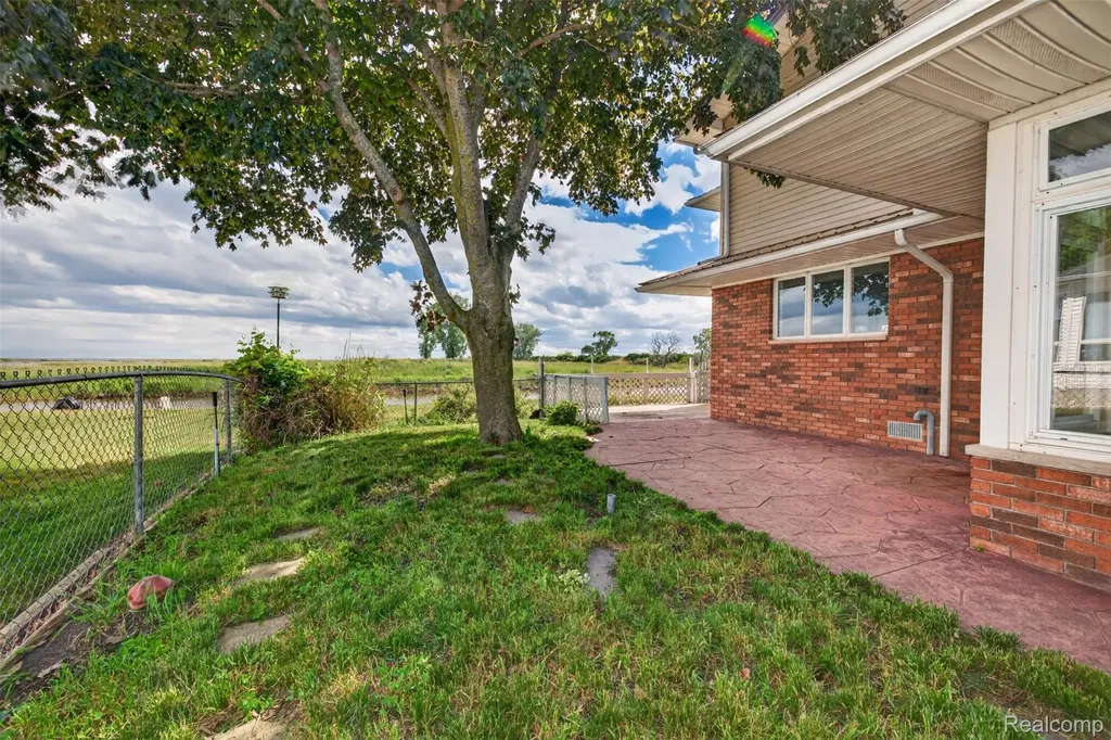 2216 E Bay Ridge Drive Au Gres Township MI 48703