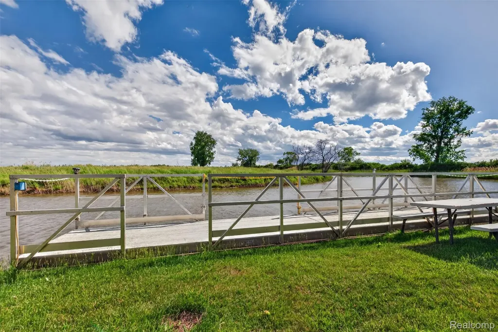 2216 E Bay Ridge Drive Au Gres Township MI 48703