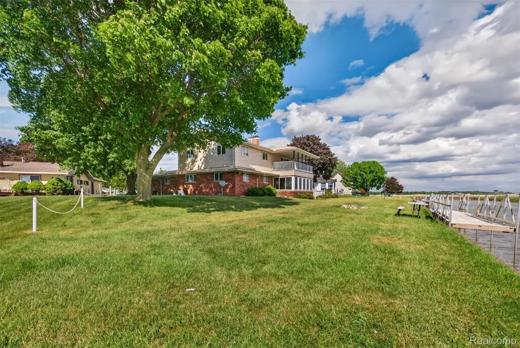 2216 E Bay Ridge Drive Au Gres Township MI 48703