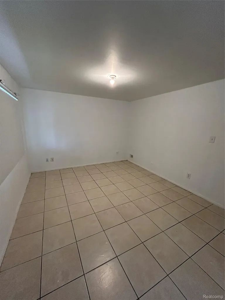 805 Kettering Avenue Pontiac City MI 48340