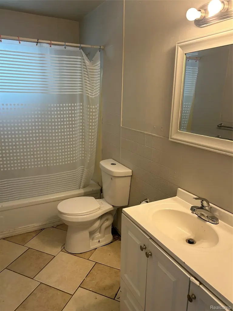 805 Kettering Avenue Pontiac City MI 48340
