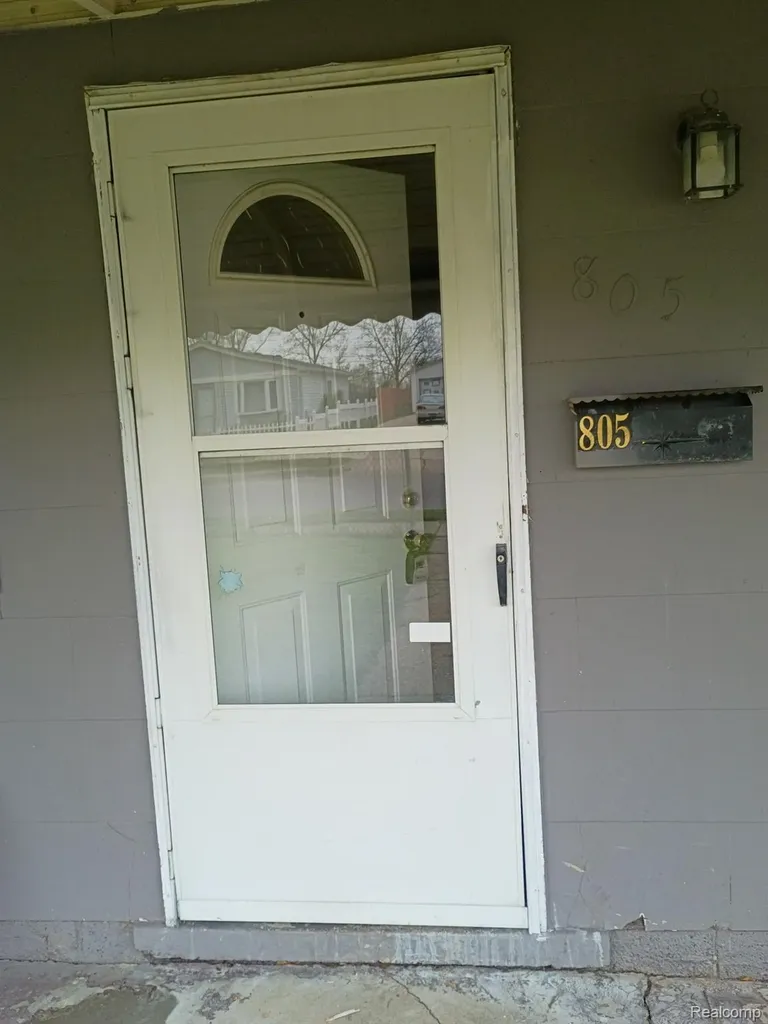 805 Kettering Avenue Pontiac City MI 48340