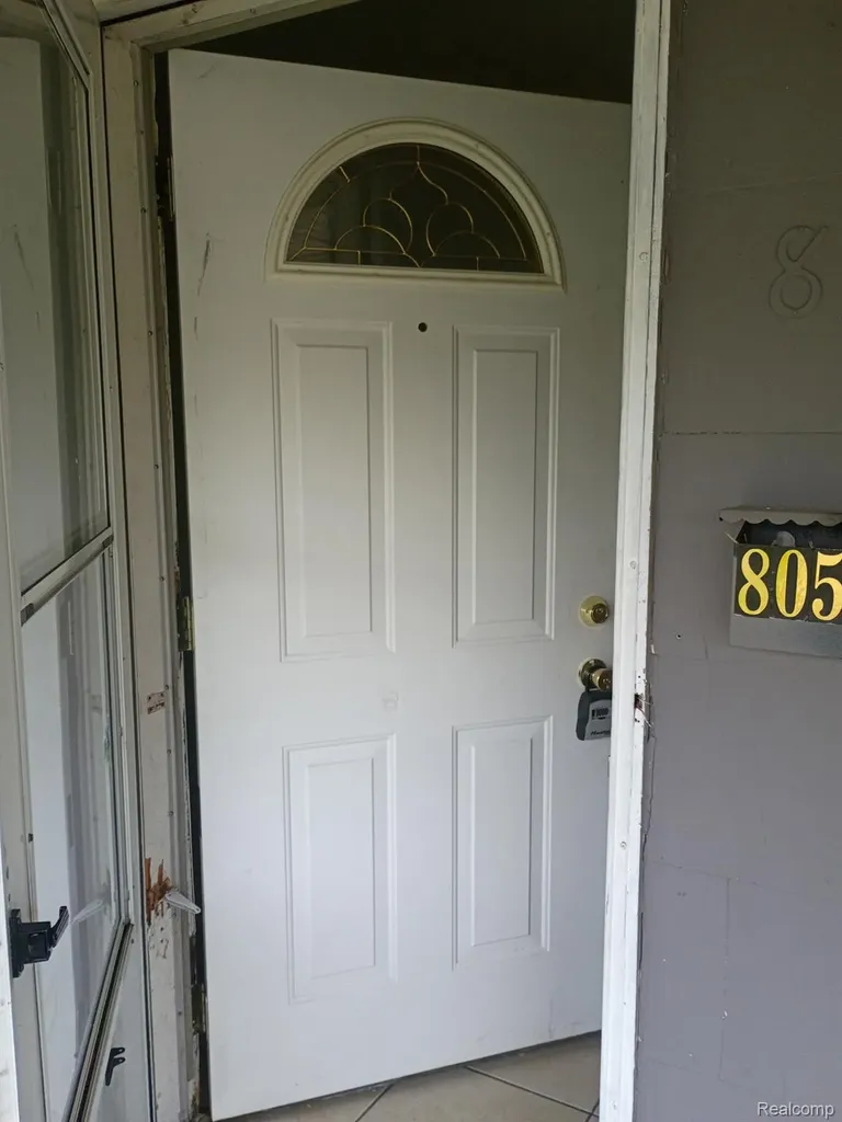 805 Kettering Avenue Pontiac City MI 48340