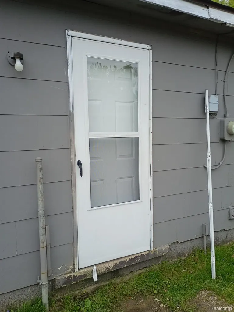 805 Kettering Avenue Pontiac City MI 48340