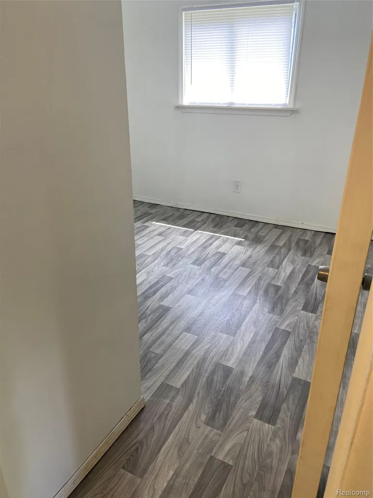 805 Kettering Avenue Pontiac City MI 48340