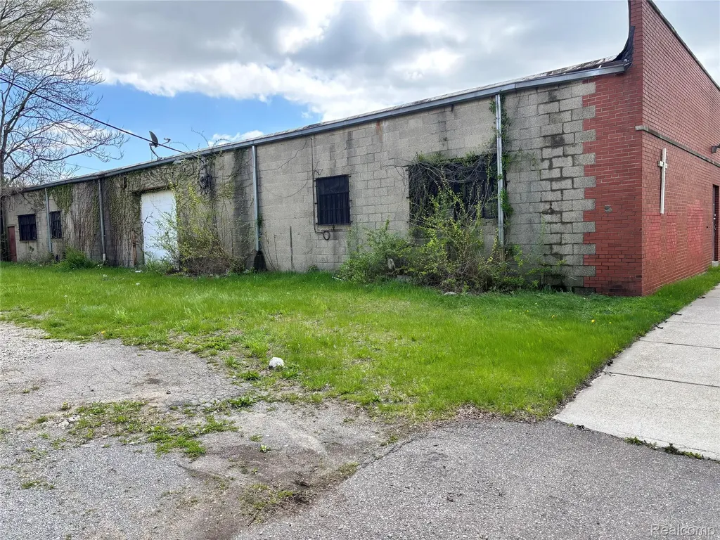 3240 Puritan Detroit City MI 48238