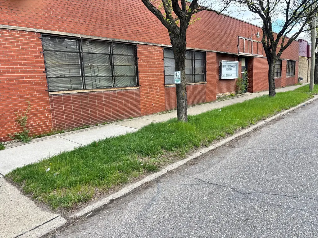 3240 Puritan Detroit City MI 48238