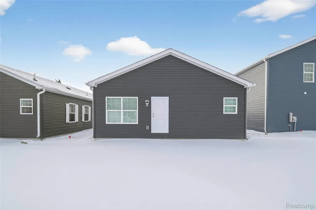 7559 Packard Avenue Warren City MI 48091