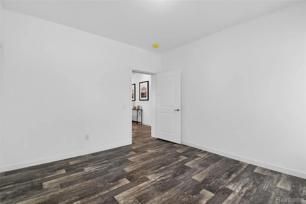 7559 Packard Avenue Warren City MI 48091