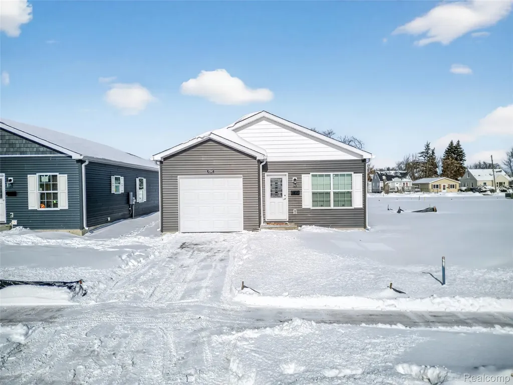 7551 Packard Avenue Warren City MI 48091